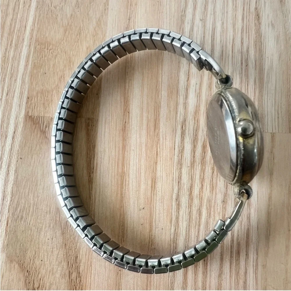 Watch-it ladies mother of pearl dial bracelet watch NEW BATTERY